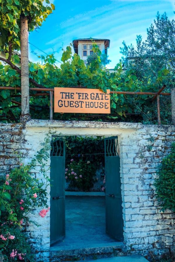 Flora'S Guesthouse 'The Fir Gate' Гирокастра Экстерьер фото