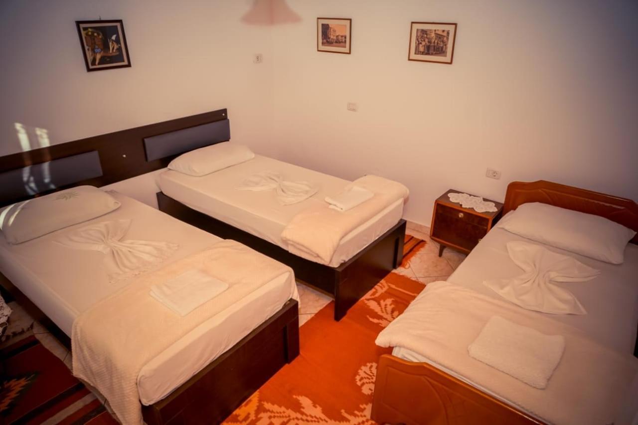 Flora'S Guesthouse 'The Fir Gate' Гирокастра Экстерьер фото