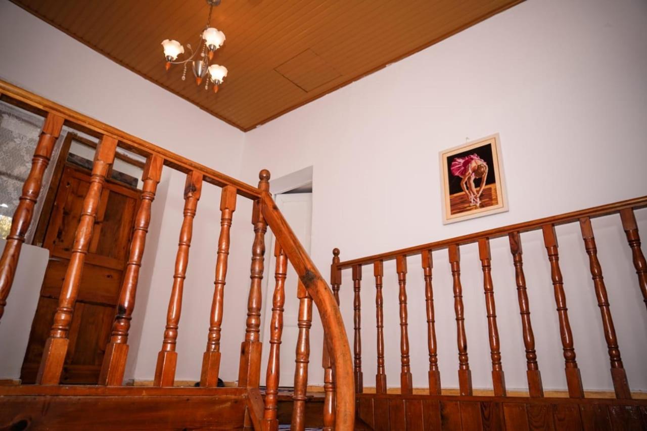 Flora'S Guesthouse 'The Fir Gate' Гирокастра Экстерьер фото