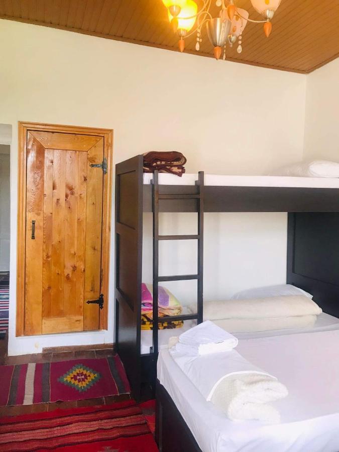 Flora'S Guesthouse 'The Fir Gate' Гирокастра Экстерьер фото