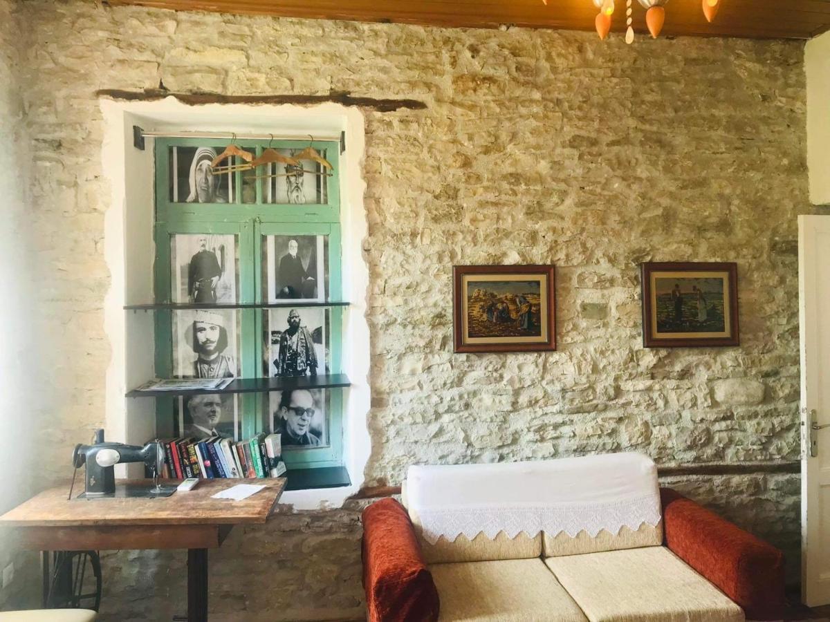 Flora'S Guesthouse 'The Fir Gate' Гирокастра Экстерьер фото